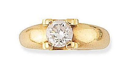CARTIER Monture
Bague jonc en or jaune (750) ornée d'un diamant taille brillant moderne...