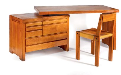 Pierre CHAPO (1927-1987) B 19.
Bureau commode orientable.
Modèle créé en 1960.
En...