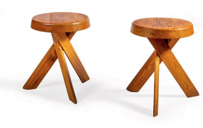 Pierre CHAPO (1927-1987) S 31. Pair of round stools. Model created in 1974. In elm...