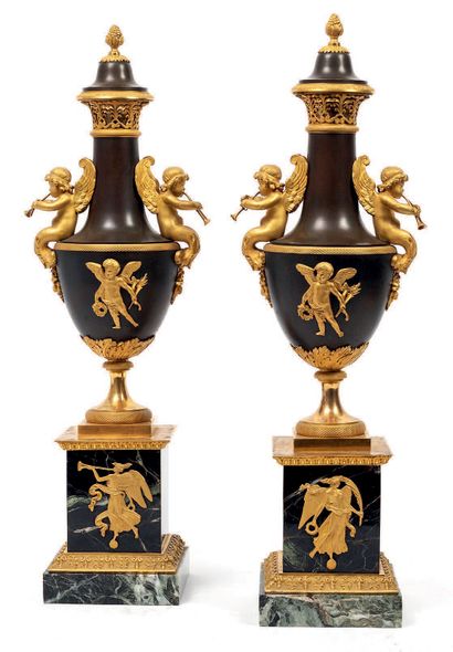 null Pair of covered baluster vases in patinated bronze with gilded ornaments, such...