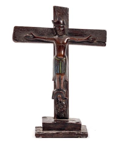 null Crucifix avec Christ d'applique.
En cuivre repoussé, champlevé, gravé et doré...