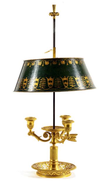  Gilded bronze lamp with three arms of light with lion heads and openwork cup, with...