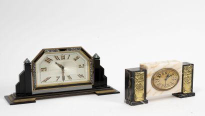 DEP Desk clock.

In white veined marble and Portor, the oval dial with gilded background,...