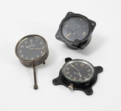 JAEGER, LIP ou EAA - Watch of dashboard, with fixing by two rods.

Black dial, signed...