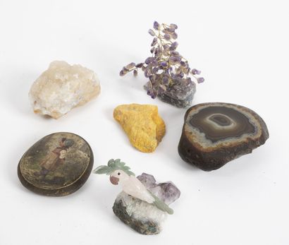 Small lot of crystals (white quartz or amethyst...