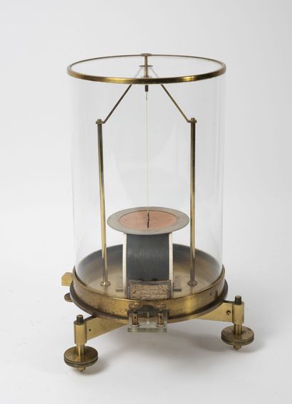 RUHMKORFF à Paris, seconde moitié du XIXème siècle Galvanometer by Nobilii in brass...