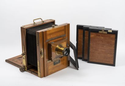 Société des Anciens Établissements Louis SCHRAMBACH, Paris Camera in walnut and brass.

Format...