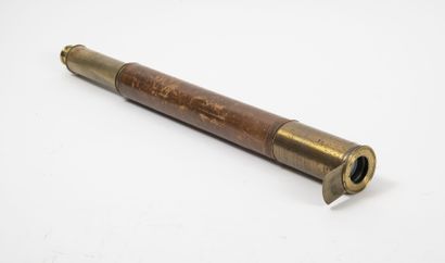 FRANCE, XIXEME SIECLE BURON in Paris.

Scopes in brown leather sheathing. Sliding...