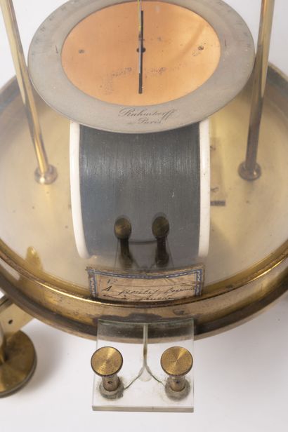 RUHMKORFF à Paris, seconde moitié du XIXème siècle Galvanometer by Nobilii in brass...