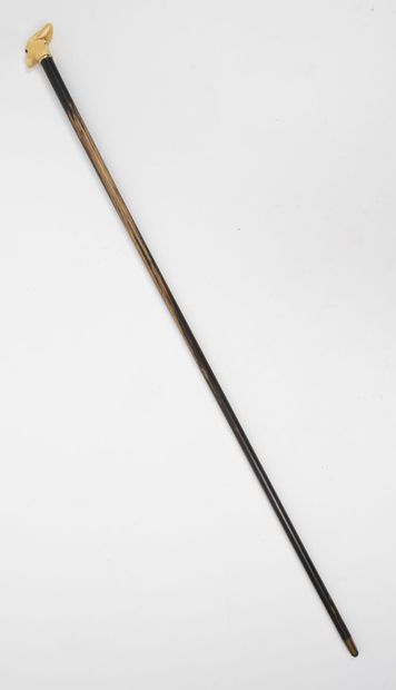 null Cane with a donkey's head motif.

Cane in wood, head in resin.

H. 90 cm.

Small...
