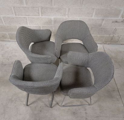 Eero Saarinen (1910-1961) 
Lot de 4 fauteuils Conférence.




Modèle conçu en 1957.




Structure...