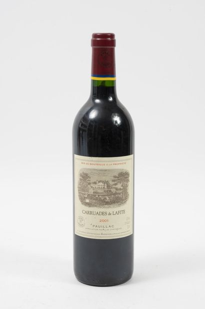 CARRUADES DE LAFITE ROTHSCHILD 1 bouteille, 2001.

Pauillac.

Bon niveau.

Infimes...