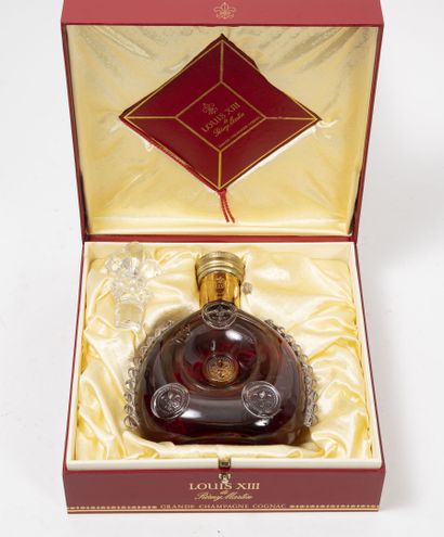 REMY MARTIN & Co Cognac grande Champagne "Louis XIII". 

Flacon de 70 cl en cristal...