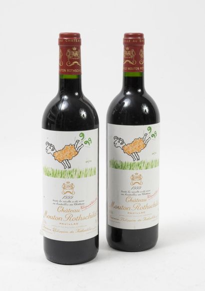 Château Mouton Rothschild 2 bottles, 1999.

GCC1 Pauillac.

Good level.

Scratches,...