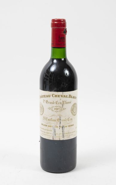 CHÂTEAU CHEVAL BLANC 1 bouteille, 1987.

GCC1 (A) Saint-Emilion.

Niveau haute épaule,...
