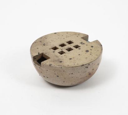 Robert DEBLANDER (1924-2010) Small architectural vase.

In stoneware, circular body...