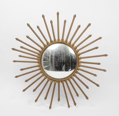 Dans le goût de CHATY Sun mirror.

In gilded metal with 36 rays.

Diam. mirror :...
