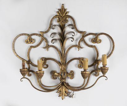 null Large wall lamp in the shape of a leafy palmette.

In gilded patinated metal,...