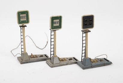 JEP Set of three signals including a track No. 1, a track No. 2 and a four lights.

In...