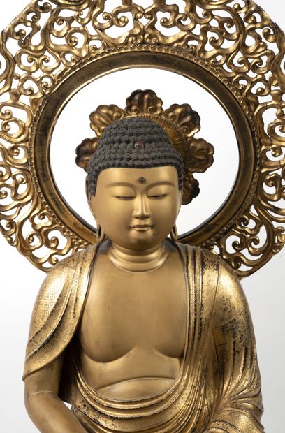 JAPON, époque Meiji (1868-1912) Large Buddha in black lacquered and gilded wood,...