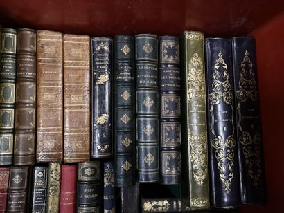 null Trois caisses de livres des XVIIIème et XIXème siècles :

- dictionnaire domestique,

-...