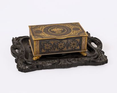 TOLEDE Small jewel box.

In damascene metal decorated with coat of arms, animals...