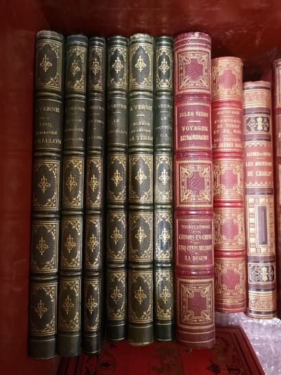 null Three cases and a handle of children's or teenage books, 19th century :

- most...