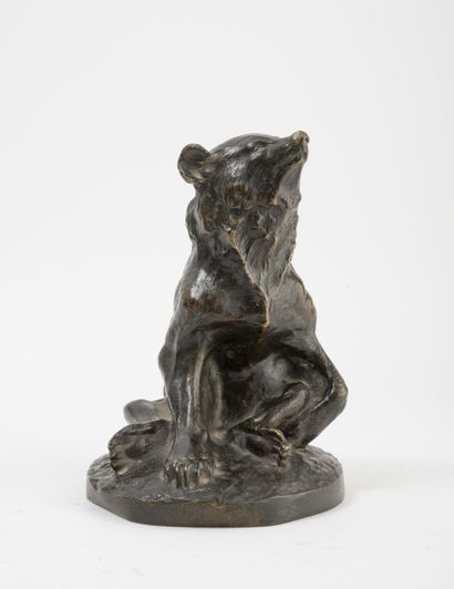 D'après Charles VIRION (1865-1946) Seated bear.

Proof in bronze with brown patina....