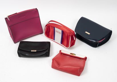 null Set of five toiletry kits :

- Christian DIOR perfumes

Red and white leatherette.

13...