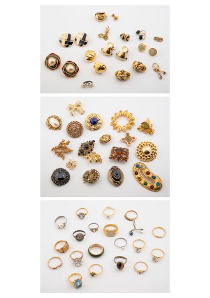 null Lot de bijoux fantaisie en métal doré et pierres de couleurs fantaisie ou émail...