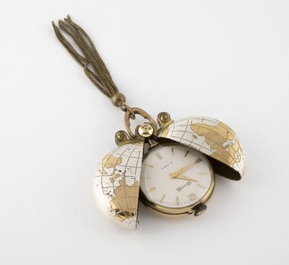 Soap box type pocket watch opening in the...