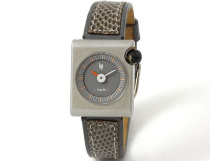 LIP Mach 2000, Réf 43331 Lady's wrist watch in gray anodized alloy.

Rectangular...