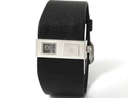 LIP Réf 42963 Men's wrist watch in steel.

Rectangular case.

Small window dial with...