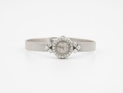 JAEGER LECOULTRE Montre bracelet de dame en or gris (750).

Boîtier rond.

Lunette...