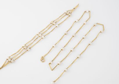 null Demi-parure en or jaune (750) à maillons bâtonnets et perles de culture blanches...