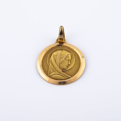 Médaille religieuse en or jaune (750) figurant...