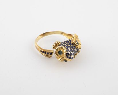 null Bague chouette en or jaune (750) ornée d'émaux bleus et verts.

Poids brut :...