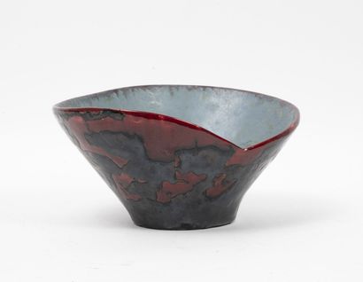 Paul RENOIR (1924) Cup.

In black glazed ceramic and red coulures.

Signed on the...