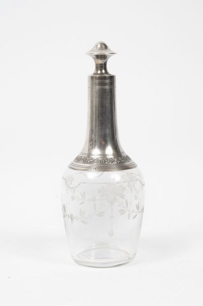 Glass decanter engraved with a garland of...