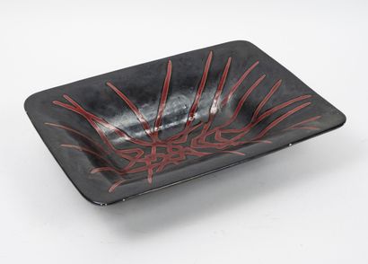 Paul RENOIR (1924) Cup or centerpiece.

In black glazed ceramic and red drips.

Signed...