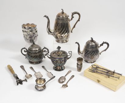 Lot of metal or silver plated objects :

-...