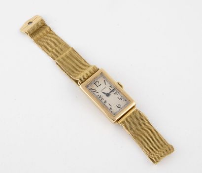 L. LEROY ET CIE Montre bracelet de dame en or jaune (750).

Boîtier rectangulaire....