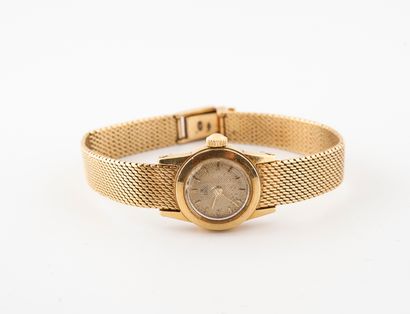 EBEL Montre bracelet de dame en or jaune (750).

Boîtier rond.

Cadran à fond doré...
