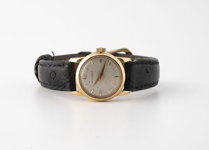 JAEGER LECOULTRE Montre bracelet de dame. 

Boîtier rond en or jaune (750).

Cadran...