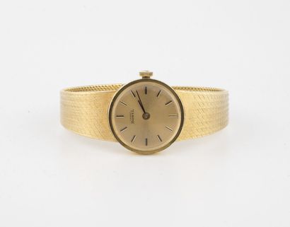 ERNEST BOREL Montre bracelet de dame en or jaune (750). 

Boîtier rond.

Cadran à...