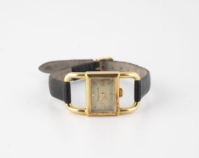 JAEGER-LECOULTRE, Etrier Montre bracelet de dame.

Boîtier rectangulaire en or jaune...