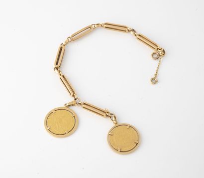 null Chaîne de montre transformée en bracelet à maillons ovales ajourés en or jaune...