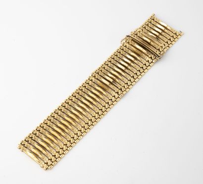 Large bracelet ruban en or jaune (750) à...
