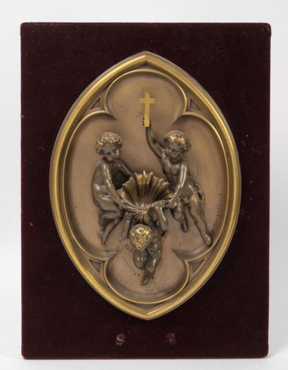D'après Louis KLEY (1833-1911) Bénitier composé d'angelots tenant un coquillage et...
