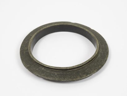 ARCHEOLOGIE Circular bracelet in green soft stone (steatite?) with engraved inscription...